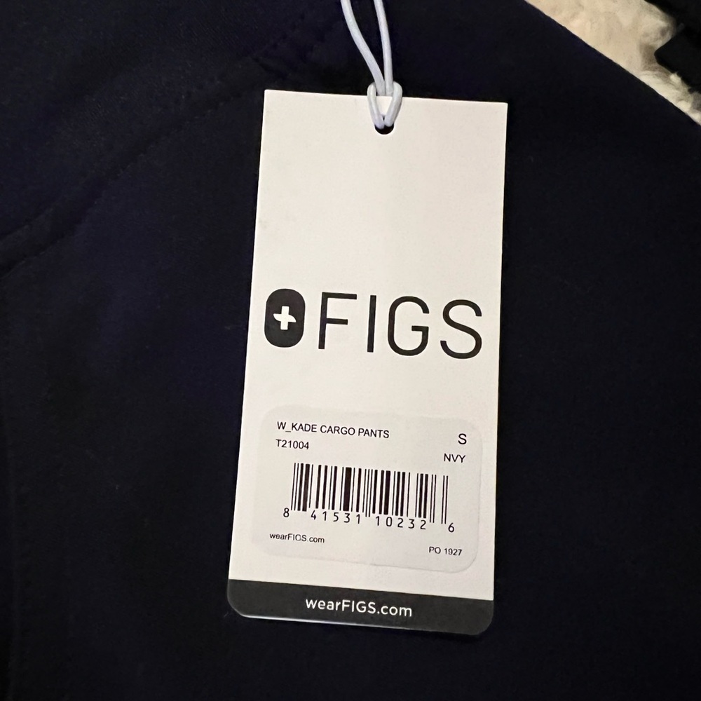 FIGS NWT Navy Kade Cargo Scrub Pants